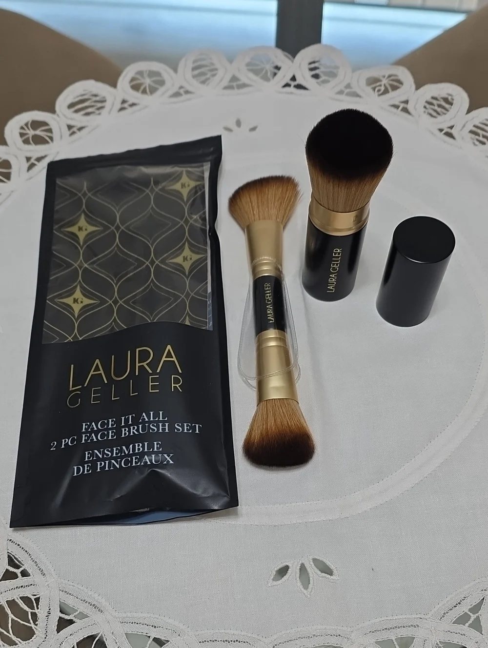 Laura Geller NIP Black & Gold 2-Piece Face Brush Set